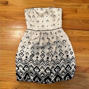 White House Black Market Black white Sleeveless Bubble Hem Dress